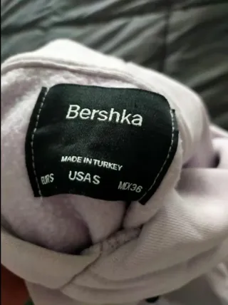 Sudadera Bershka con estampado.