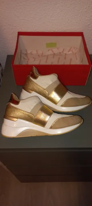 Zapatos Beige y Dorado