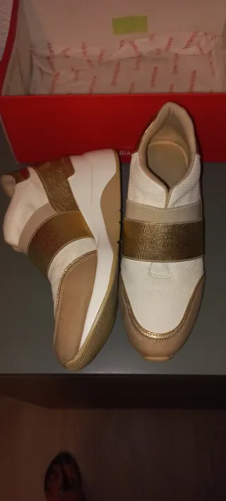Zapatos Beige y Dorado