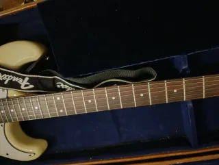 Guitarra Fender Stratocaster