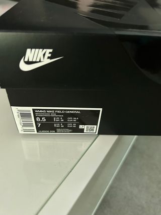 Nike Field Beige Marrón