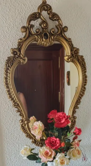 Espejo clásico dorado
