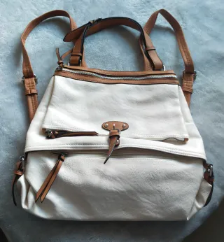 Mochila de cuero sintético