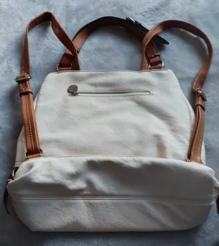 Mochila de cuero sintético