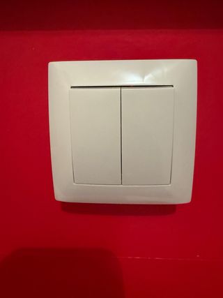 Pack interruptor conmutador y enchufe empotrable