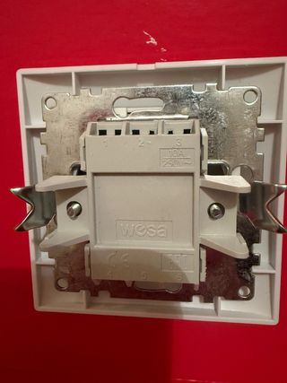 Pack interruptor conmutador y enchufe empotrable