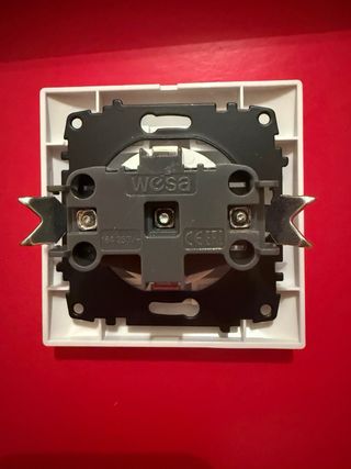 Pack interruptor conmutador y enchufe empotrable