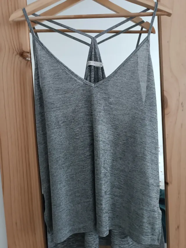 Camiseta tirantes gris