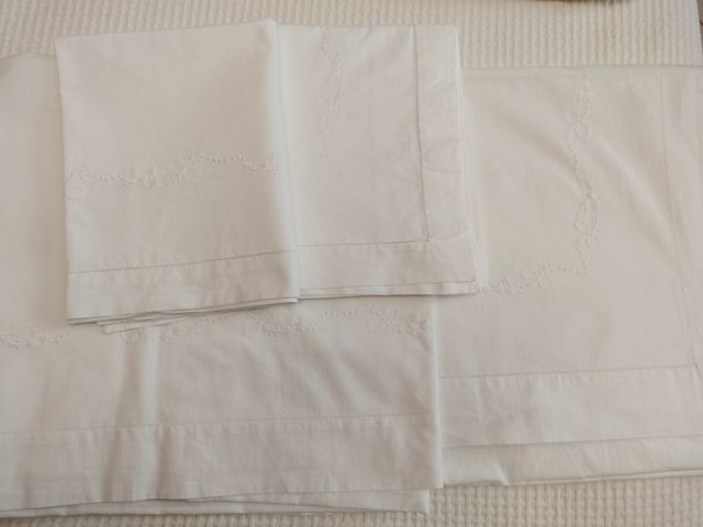 Lenzuola matrimoniali in lino vintage ricamato a m