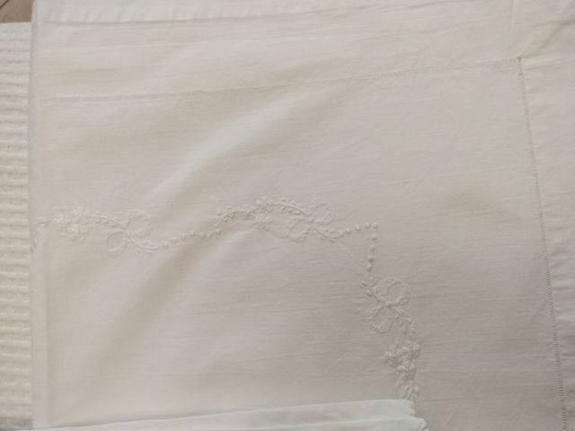 Lenzuola matrimoniali in lino vintage ricamato a m