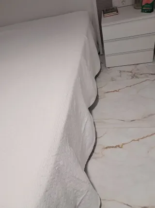 Colcha blanca de tela