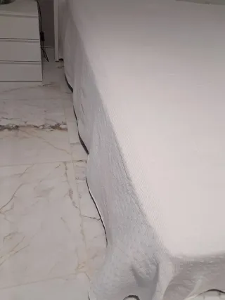 Colcha blanca de tela