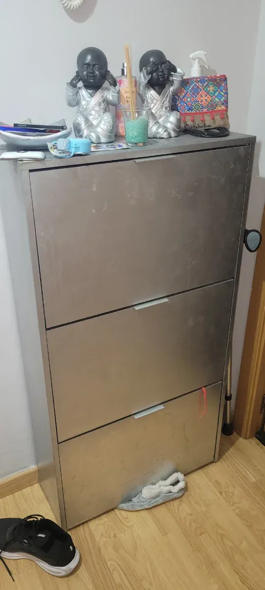 Zapatero madera pintado en plata