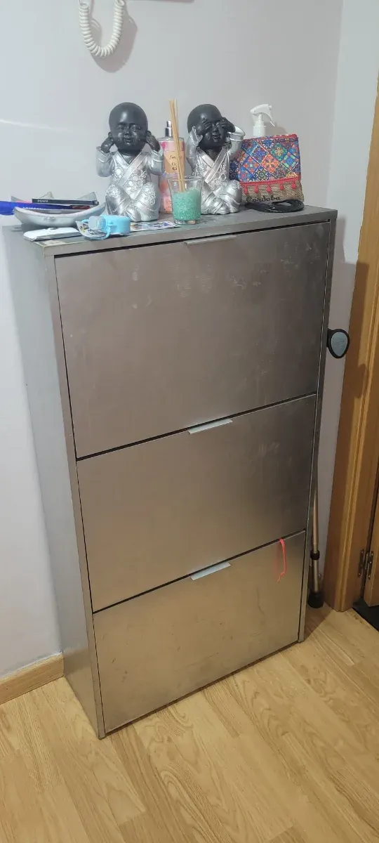 Zapatero madera pintado en plata