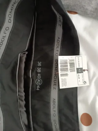 Falda negra con bolsillos