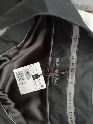 Falda negra con bolsillos