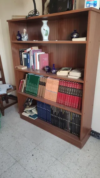 Estantería de madera