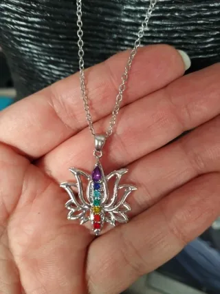 Colgante y cadena Loto 7 Chakras. Acero