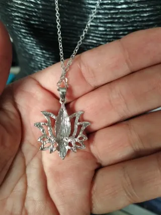 Colgante y cadena Loto 7 Chakras. Acero