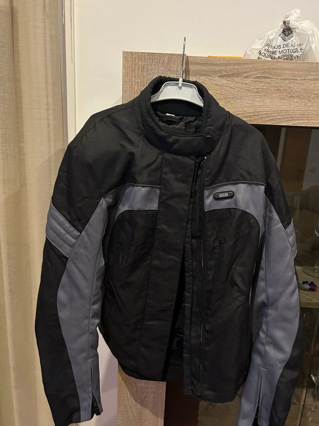 Chaqueta moto mujer negra y gris