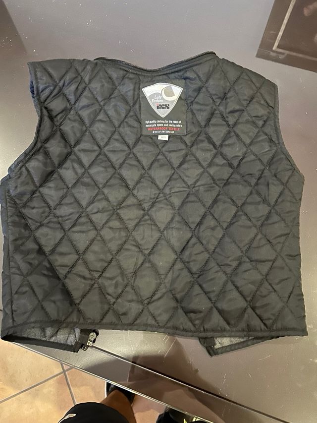 Chaqueta moto mujer negra y gris