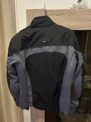 Chaqueta moto mujer negra y gris