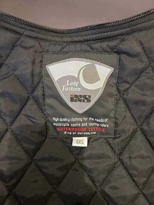 Chaqueta moto mujer negra y gris