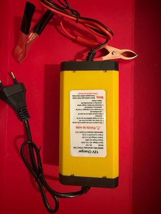 Cargador Batería Coche/Moto 12V 2A-3A