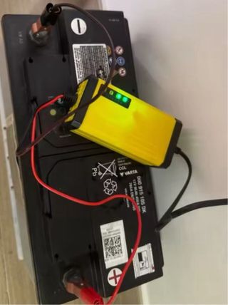 Cargador Batería Coche/Moto 12V 2A-3A