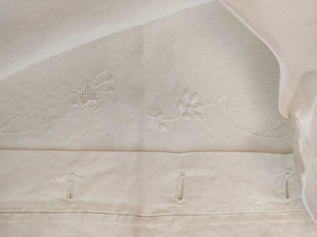 Lenzuola matrimoniali in lino ricamato a mano