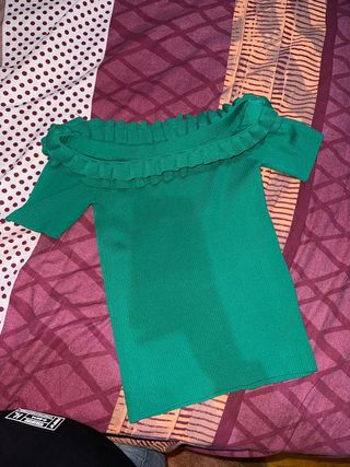 Camisa Uterqüe verde escote volante