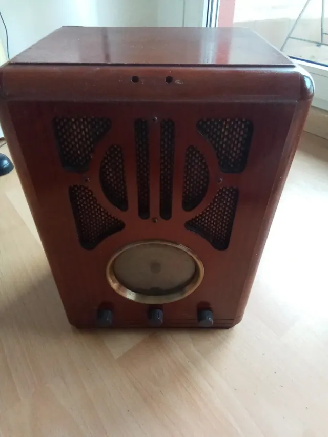 Radio Antigua Eléctrica Madera