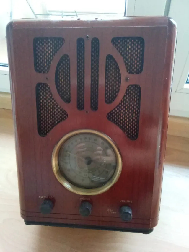 Radio Antigua Eléctrica Madera