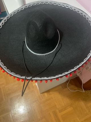 Gorro Mariachi Negro con Adornos Rojos