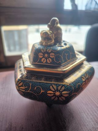 Incensario Kutani Japonés con Figura Shishi