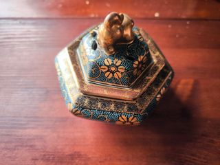 Incensario Kutani Japonés con Figura Shishi