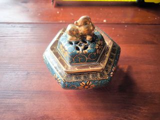 Incensario Kutani Japonés con Figura Shishi