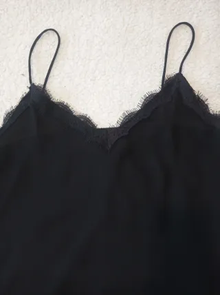 Camiseta tirantes con encaje negro