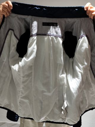 Chaqueta acolchada Zara azul marino con cinturón