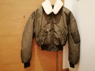Cazadora bomber verde talla XS