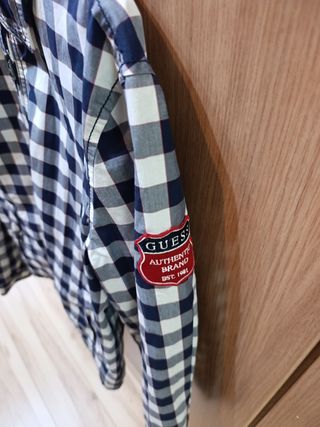Chaqueta cuadros fina Guess azul y blanco