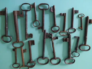 Lotto 17 Chiavi Antiche in Ferro Valuto offerte