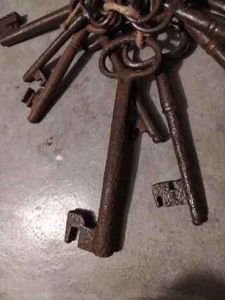 Lotto 17 Chiavi Antiche in Ferro Valuto offerte