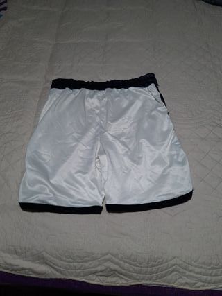 Pantalón corto deportivo tipo boxeo