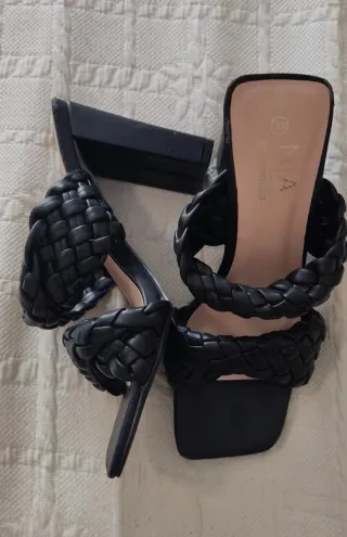 Sandalias M/A Shoes Negras Tira Trenzada , nuevas.