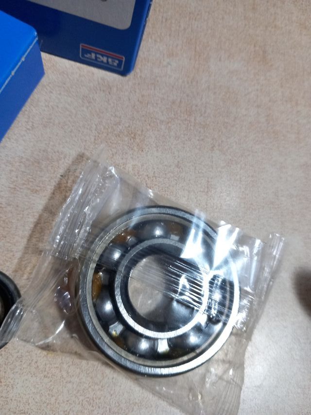 Kit Rodamientos y Retenes SKF Mobilette