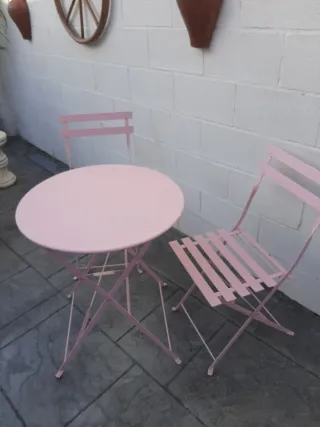 Nuovo tavolo pieghevole in ferro rosa e 2 sedie 