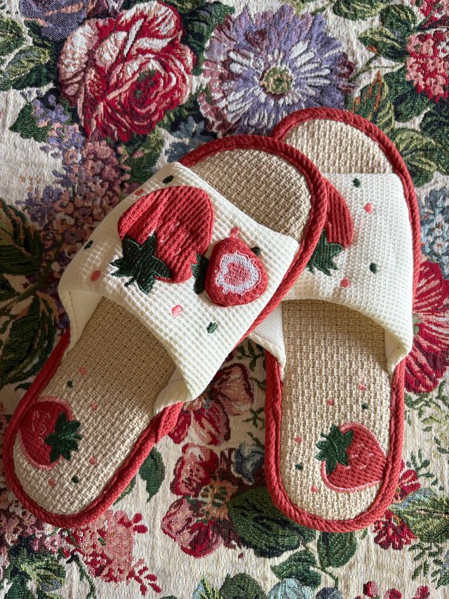 Ciabatte fragole nuove taglia 38-39