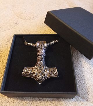 Conjunto Vikingo: Martillo Thor y Anillo Lobos