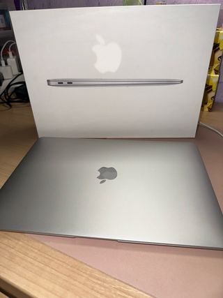 MacBook Air 13” 2020 i7 / 16GB RAM / 512GB SSD